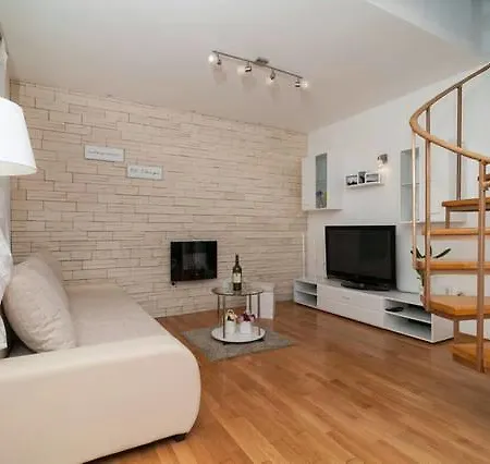 New Sunny House In Old Town Apartment Split