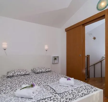New Sunny House In Old Town Split