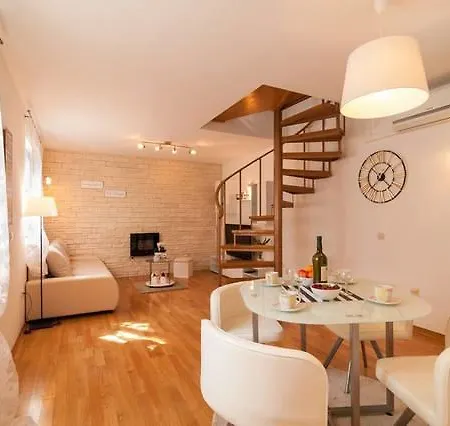 Apartment New Sunny House In Old Town *