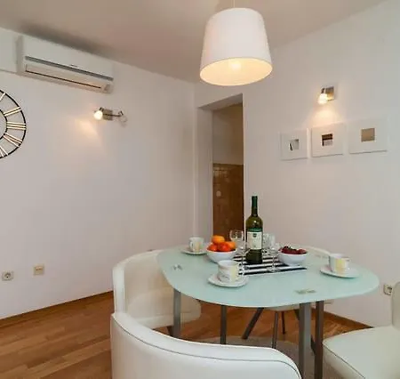 New Sunny House In Old Town *